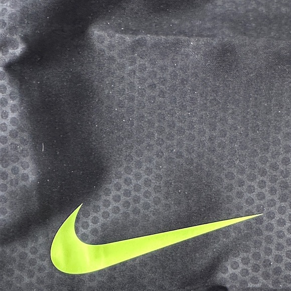 Nike - Pair of Black Toiletry Bag and Gear Bag with Neon Green Logo - Picture 8 of 9